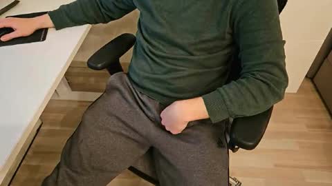 Snapshot of tree1989 chatting on January 2025 07:21:01 PM tree1989 online show from January 2025 07:21:01 PM