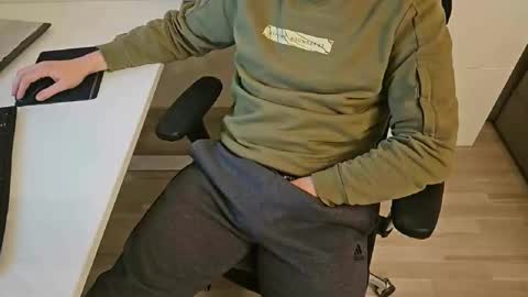 Snapshot of tree1989 chatting on February 2025 07:52:02 PM tree1989 online show from February 2025 07:52:02 PM