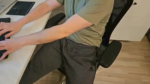 Snapshot of tree1989 chatting on February 2025 07:50:02 PM tree1989 online show from February 2025 07:50:02 PM