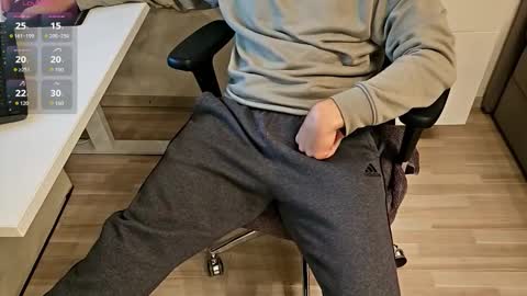 Snapshot of tree1989 chatting on September 2025 06:13:02 PM tree1989 online show from September 2025 06:13:02 PM