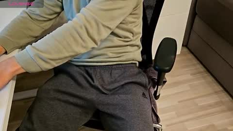 Snapshot of tree1989 chatting on October 2025 06:06:01 PM tree1989 online show from October 2025 06:06:01 PM