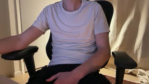 Snapshot of treeoflove chatting on November 2025 04:51:01 PM TreeOfLove online show from November 2025 04:51:01 PM