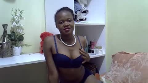 Snapshot of trendybooty chatting on November 2025 10:01:02 PM tendybooty online show from November 2025 10:01:02 PM