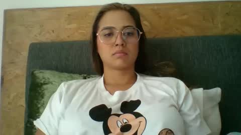 triana_bell online show from December 2025 03:28:02 PM