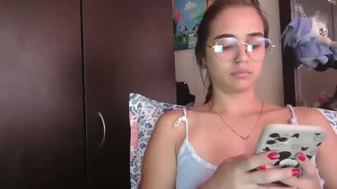 triana_bell online show from April 2026 03:53:02 PM
