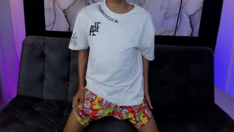 Snapshot of triiangel_latinboy chatting on June 2026 12:21:02 PM Johan online show from June 2026 12:21:02 PM
