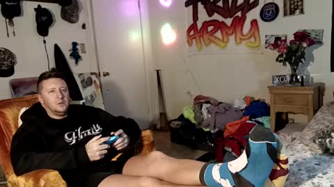 trillnonymau5 online show from December 2024 03:45:02 PM