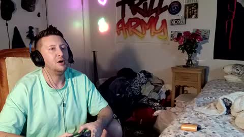 trillnonymau5 online show from December 2024 02:41:02 AM