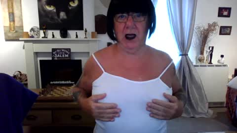 Snapshot of trinity1011 chatting on June 2026 05:49:02 AM trinity1011 online show from June 2026 05:49:02 AM