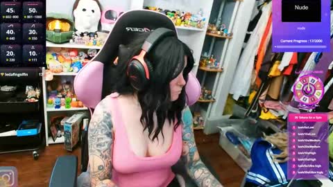 Snapshot of trinitykatze chatting on October 2025 07:22:02 PM Trin Kat pet online show from October 2025 07:22:02 PM