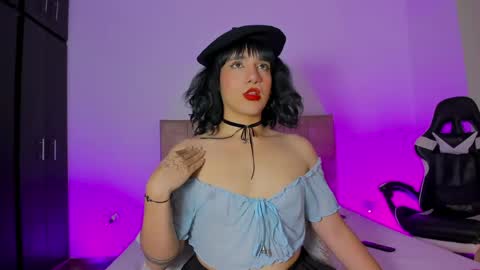 Snapshot of trinydoll chatting on April 2026 02:01:01 PM Triny online show from April 2026 02:01:01 PM