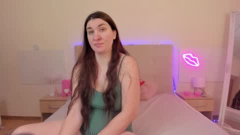 Mia online show from January 2026 06:08:01 AM