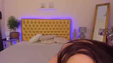 Mia online show from March 2026 06:42:01 AM