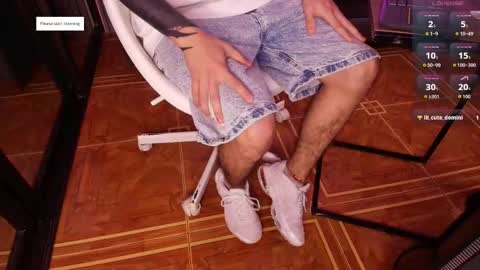 Troy online show from November 2025 07:25:01 PM