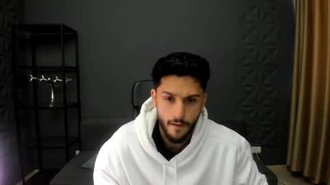 Snapshot of troywade chatting on May 2026 05:04:01 AM TroyWade online show from May 2026 05:04:01 AM