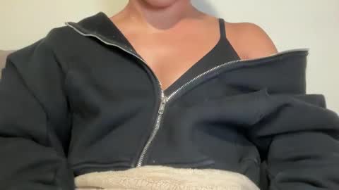 Snapshot of tsj777 chatting on October 2025 10:11:01 AM tsj777 online show from October 2025 10:11:01 AM