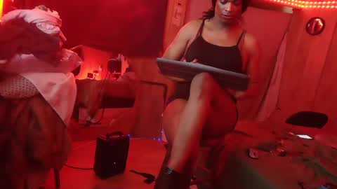 Snapshot of tsnitra chatting on February 2025 01:53:02 PM TsNitra online show from February 2025 01:53:02 PM