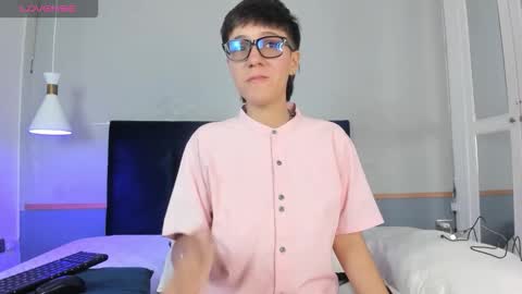 Snapshot of tsuki_maru chatting on November 2025 09:36:02 PM Maru online show from November 2025 09:36:02 PM