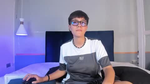 Snapshot of tsuki_maru chatting on November 2025 08:36:02 PM Maru online show from November 2025 08:36:02 PM