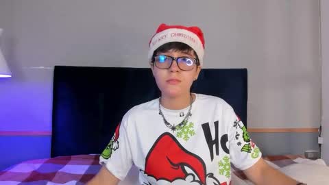 Snapshot of tsuki_maru chatting on December 2025 07:34:02 PM Maru online show from December 2025 07:34:02 PM