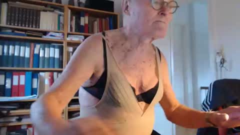 FINN but call me NANNA online show from November 2025 01:54:02 PM