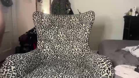 turntpixie online show from April 2026 04:46:01 AM