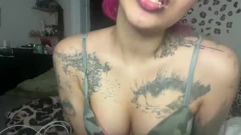 Snapshot of turntpixie chatting on May 2026 03:25:02 AM turntpixie online show from May 2026 03:25:02 AM