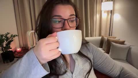 Snapshot of tutti_frutti_ chatting on July 2026 08:57:01 PM Ariana online show from July 2026 08:57:01 PM