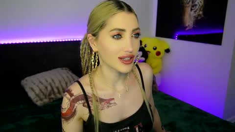 Snapshot of tweety_twist chatting on March 2025 09:51:02 PM MayCarrey online show from March 2025 09:51:02 PM