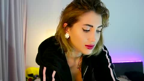 Snapshot of tweety_twist chatting on October 2025 09:50:02 AM MayCarrey online show from October 2025 09:50:02 AM