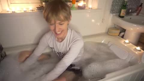 Ben online show from September 2025 07:37:02 PM