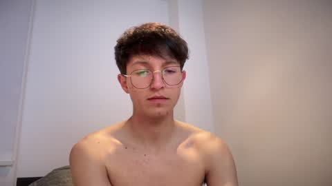 Snapshot of twinkie_19_004 chatting on January 2025 04:20:01 AM Santiago online show from January 2025 04:20:01 AM