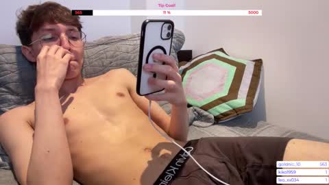 Snapshot of twinkie_19_004 chatting on November 2025 05:27:02 AM Santiago online show from November 2025 05:27:02 AM