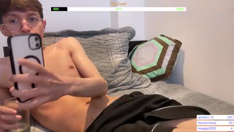 Snapshot of twinkie_19_004 chatting on November 2025 05:35:01 AM Santiago online show from November 2025 05:35:01 AM