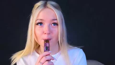 Snapshot of twinklefluff chatting on March 2025 06:17:02 AM twinklefluff online show from March 2025 06:17:02 AM