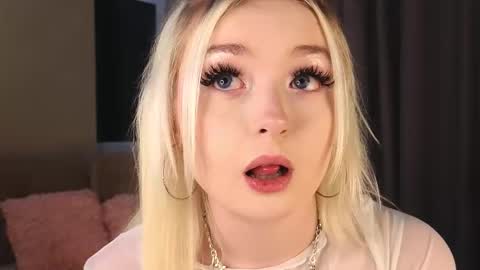 twinklefluff online show from November 2025 04:29:02 PM