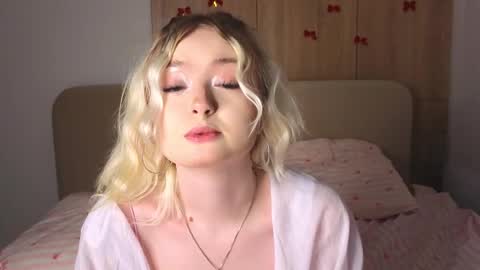 twinklefluff online show from January 2026 04:09:01 PM