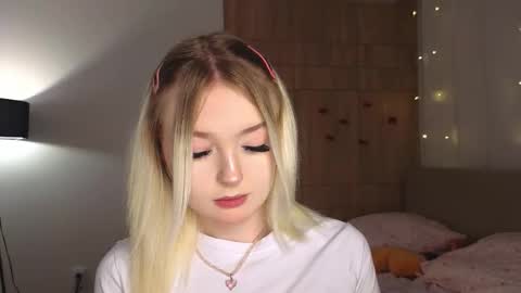 twinklefluff online show from February 2026 04:19:02 PM