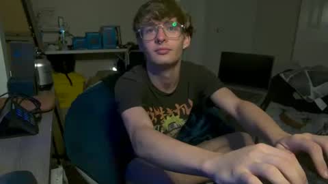 Snapshot of twinktools chatting on September 2025 02:51:01 PM shytwink online show from September 2025 02:51:01 PM