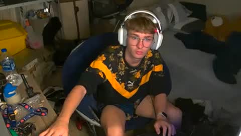 Snapshot of twinktools chatting on September 2025 03:48:01 PM shytwink online show from September 2025 03:48:01 PM