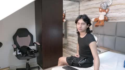 Snapshot of twinslovers_ chatting on June 2026 04:24:01 AM twinslovers_ online show from June 2026 04:24:01 AM