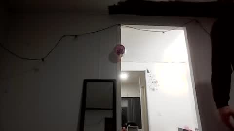 twizzytoxic22 online show from April 2026 06:05:01 AM