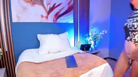 Snapshot of two_on_fire chatting on October 2025 07:54:01 PM Kevin and Catalina online show from October 2025 07:54:01 PM