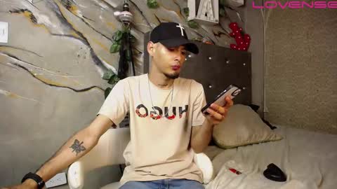 Snapshot of tyl3r_coop3r chatting on September 2025 02:46:01 AM tyl3r_coop3r online show from September 2025 02:46:01 AM