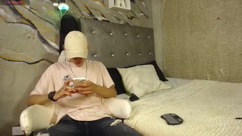 Snapshot of tyl3r_coop3r chatting on November 2025 03:20:02 AM tyl3r_coop3r online show from November 2025 03:20:02 AM