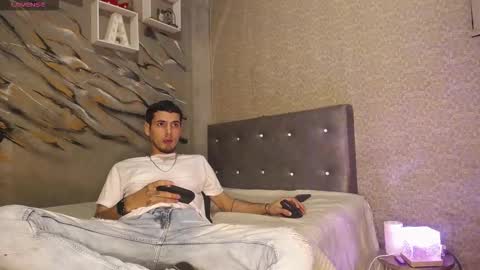 tyl3r_coop3r online show from February 2026 08:38:02 PM