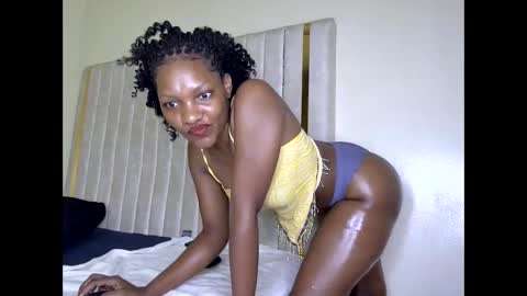 tyla_cerry online show from September 2025 02:00:02 AM