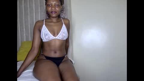 tyla_cerry online show from November 2025 01:00:02 AM