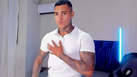 tyler_bell_ online show from April 2026 04:01:01 AM