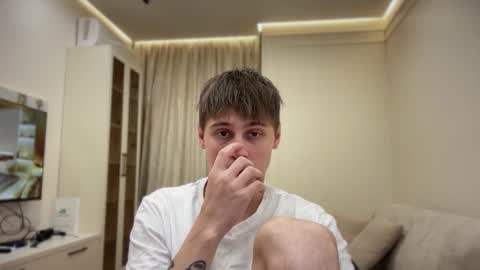 tyler_garrner online show from November 2025 04:30:01 PM